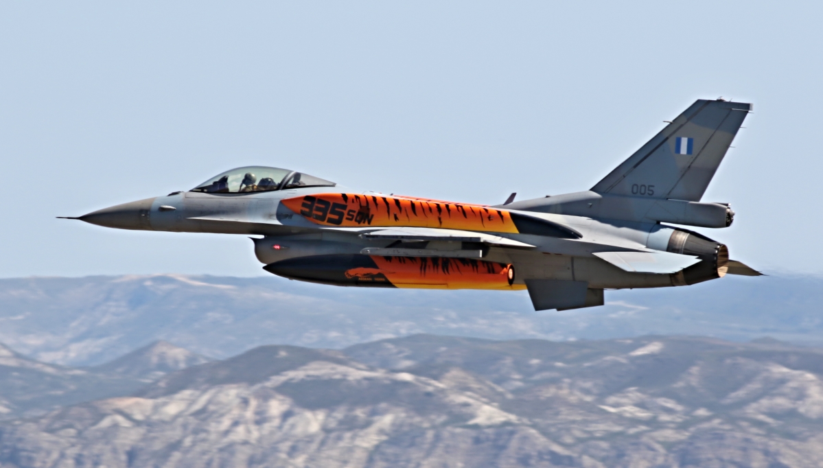 f-16 335sq